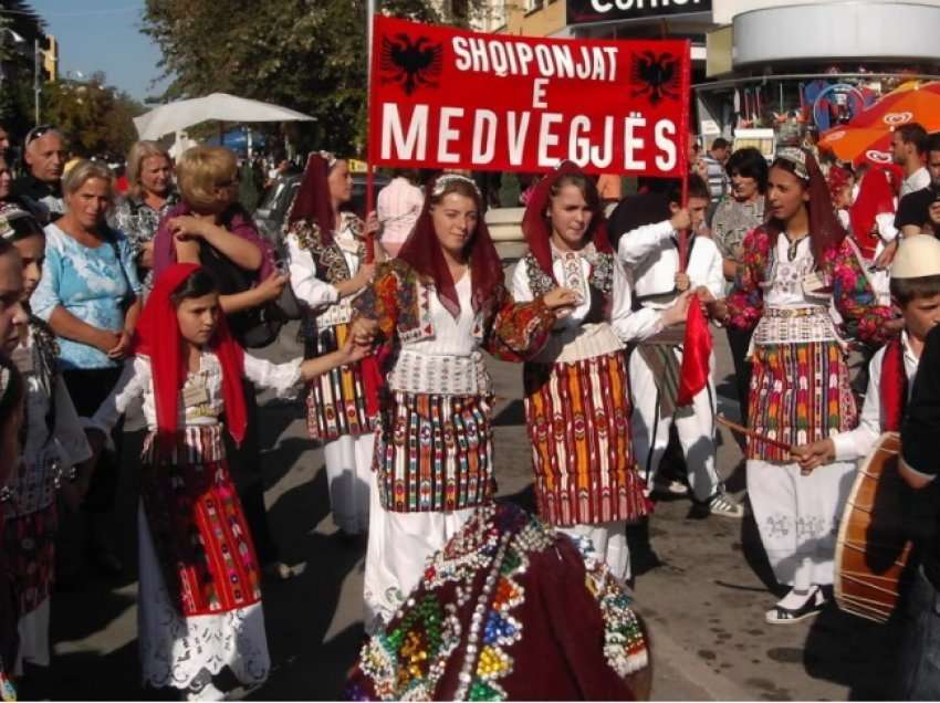 Jo zgjedhje serbe në Kosovë, derisa Serbia vazhdon t'ua zhdukë shtetësinë shqiptarëve në Luginë!