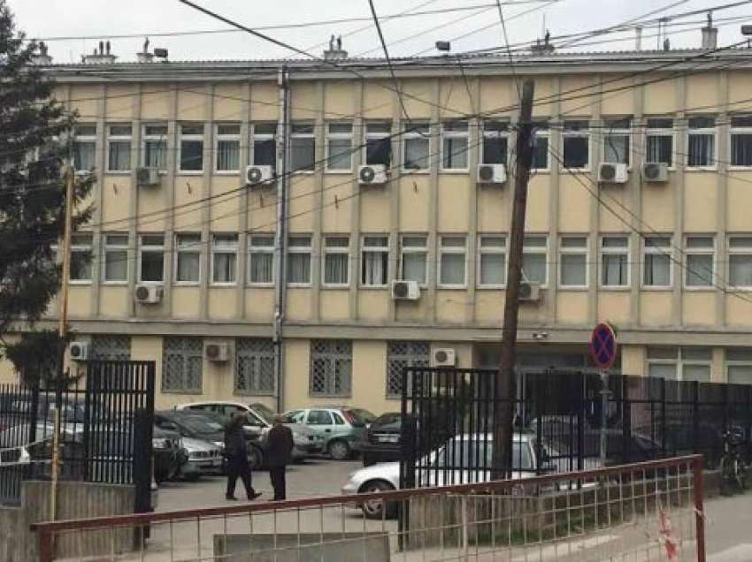 Caktohet masa e sigurisë ndaj 4 të miturve dhe ndaj 1 të pandehuri, dyshohet se kanë kryer veprën penale nxitja e përçarjes dhe mos durimit