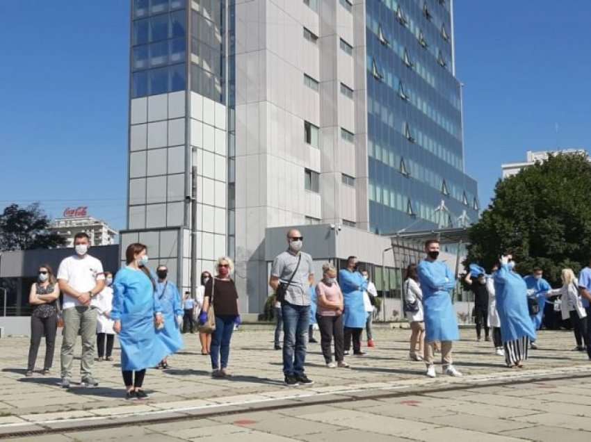 Infermierët protestojnë më 1 mars para Qeverisë, thonë se u diskriminuan në Ligjin e Pagave