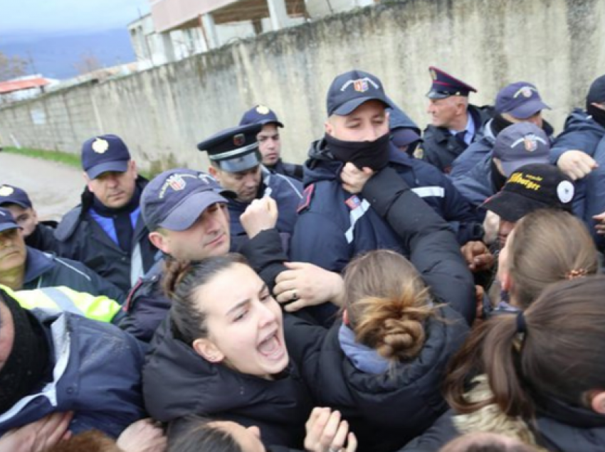 Protesta te “5 maji”, 5 persona në komisariat, mes tyre edhe një grua, pritet tu komunikohet masa e arrestit