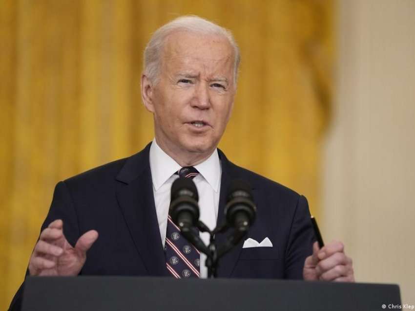 Presidenti Biden njofton sanksione ndaj oligarkëve dhe bankave ruse