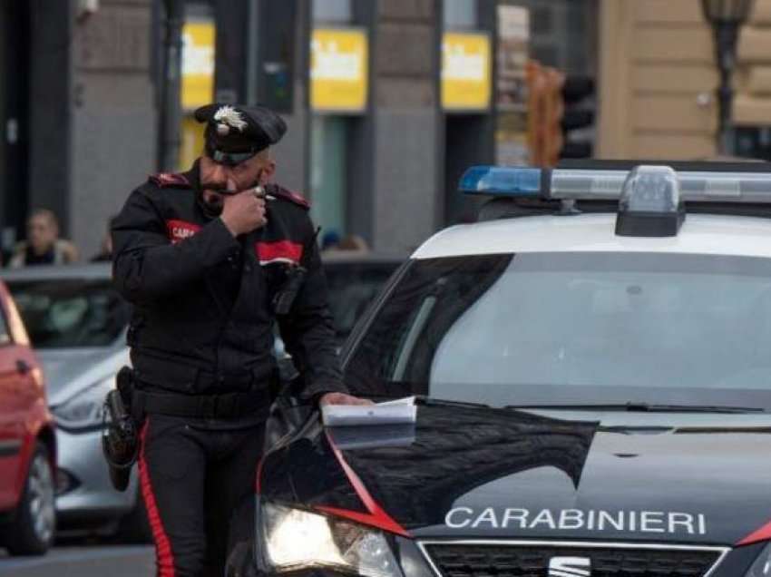 Shqiptari “tërbohet” kur kap ish-gruan me të dashurin në hotel dhe i qëllon me thikë: Do ju djeg të gjallë