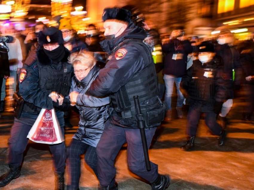 Arrestohen protestuesit në Rusi