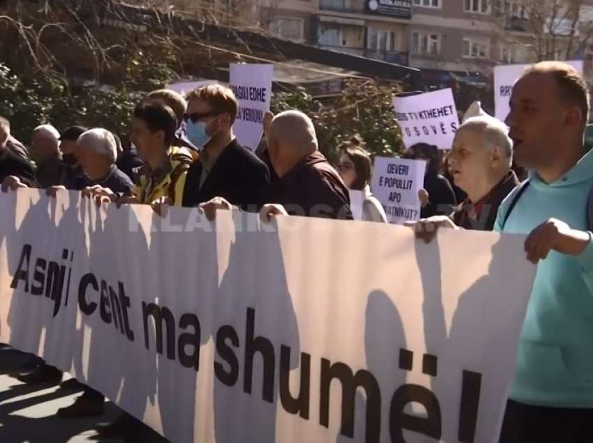 Protestë me pak njerëz për “asnjë cent më shumë” 