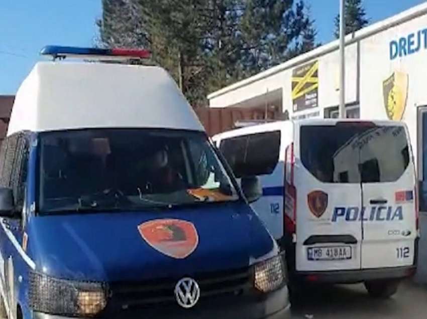 Iu premtonin shtetasve të huaj kalimin drejt BE-së, arrestohen 4 persona në Dibër