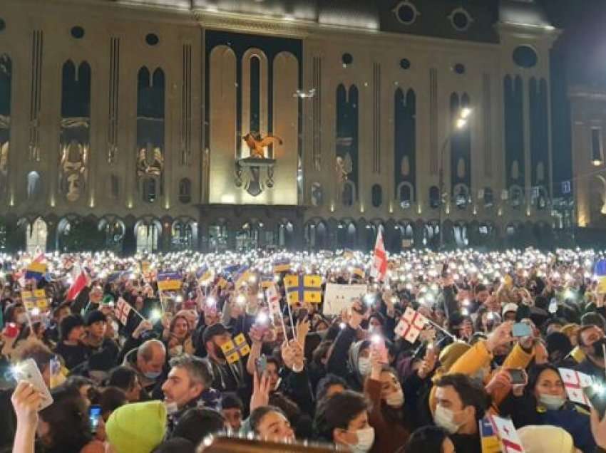 Qindra protestues kundër luftës të arrestuar nga policia ruse