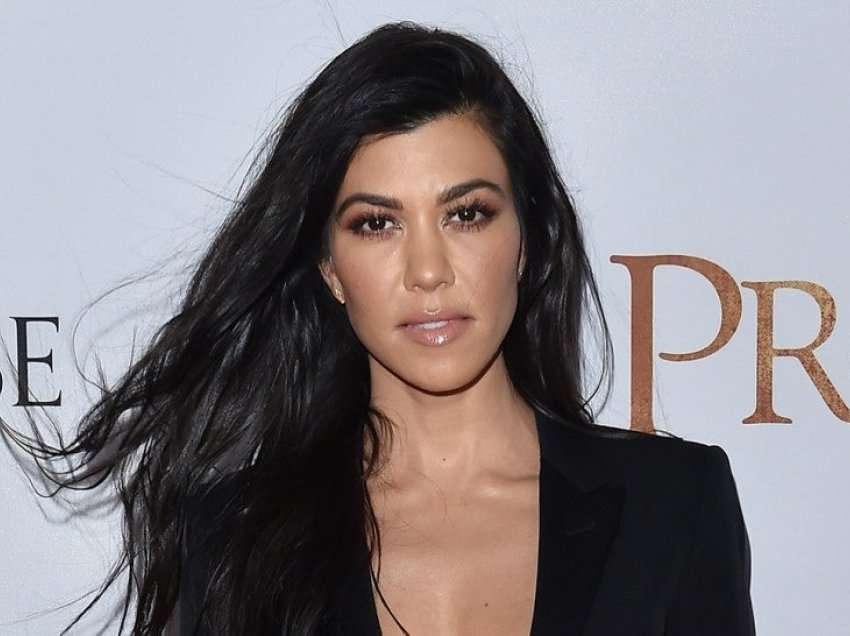 Kourtney Kardashian ‘përfshiu’ edhe Shqipërinë në mbështetjen e saj për Ukrainën