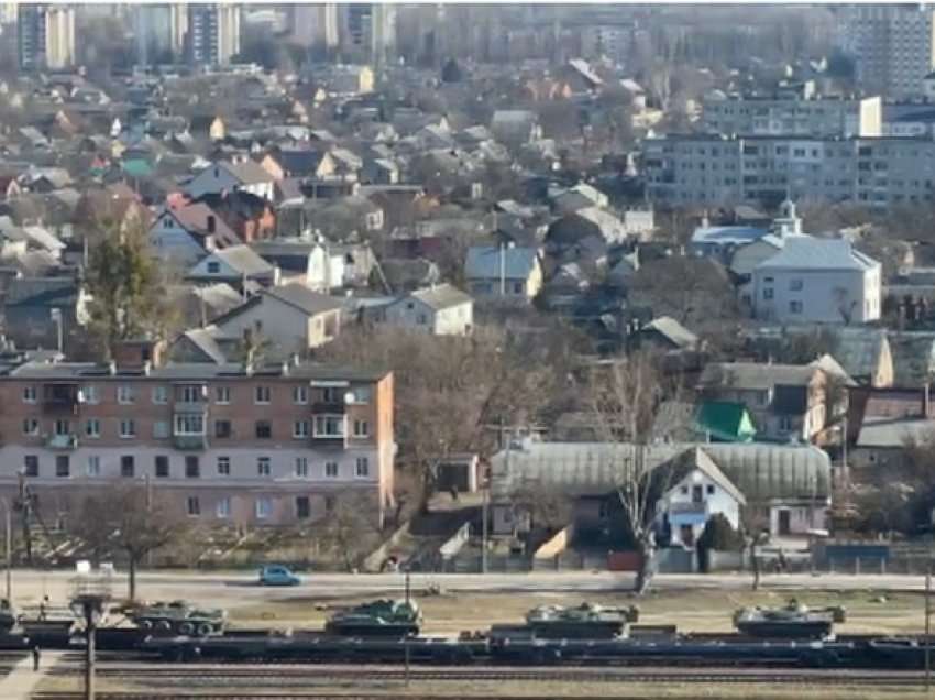 Çfarë tregojnë tanket ruse me shenjën “V”, në kufi me Poloninë? Zbardhet misteri i Putinit që kërkon të kërcënojë NATO-n 