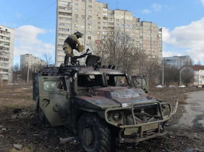 Gazetari shqiptar flet nga Kievi: Ka pasur bombardime të mëdha, ku po qëndrojmë