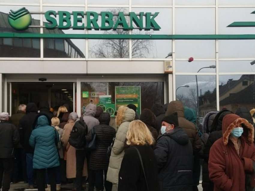 Aksionet e bankës shtetërore ruse Sberbank bien në nivel rekord