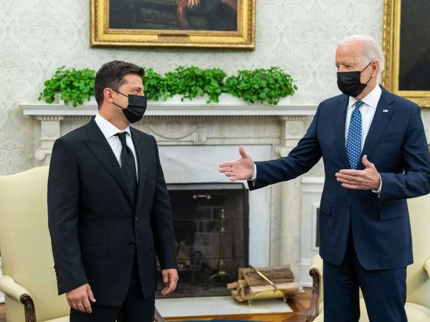 Tensionet Ukrainë-Rusi, Biden bisedon të dielën me Zelenskiy-n