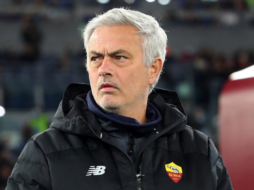 Nuk ishte i vaksinuar, Smalling infektohet me COVID-19| Mourinho po bën të pamundurën që ta bindë lojtarin