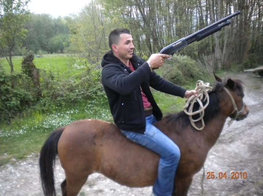 Mbi kalë dhe me shotgun në dorë, ky ishte shënjestra e atentatit te Don Bosko