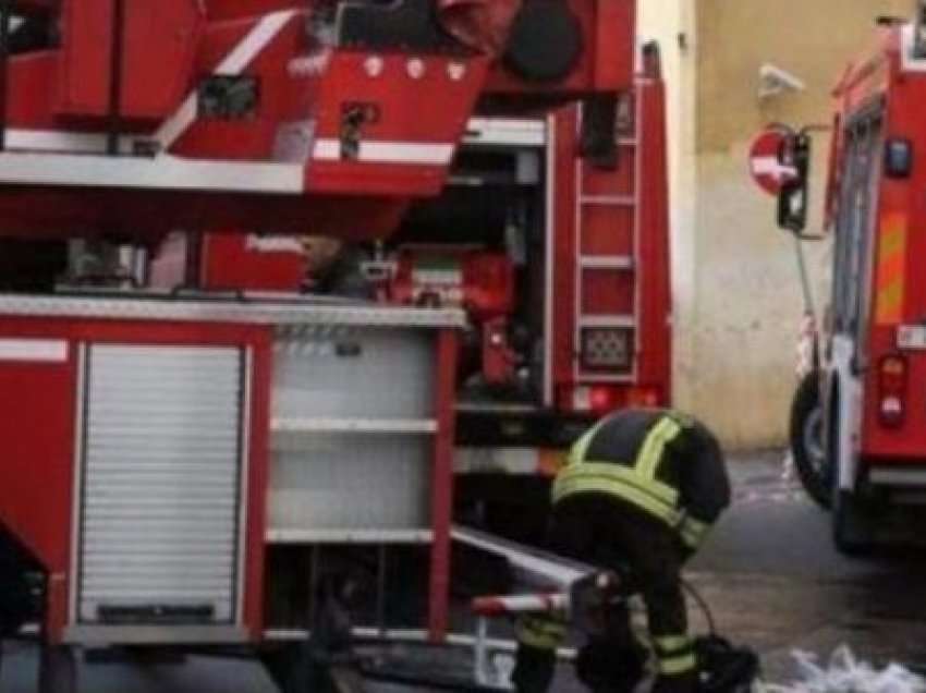 Panik në Vlorë, merr flakë autobusi me pasagjerë