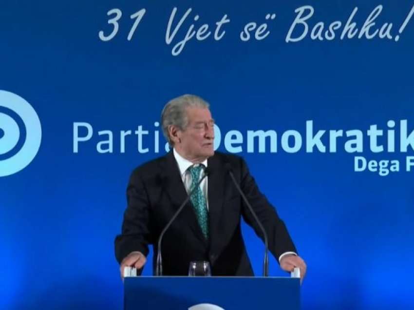 31 vjetori i themelimit të PD-së në Fier, flet Berisha: Fillimet nuk kanë qenë të lehta, na gjuanin me gurë e na bllokonin rrugët