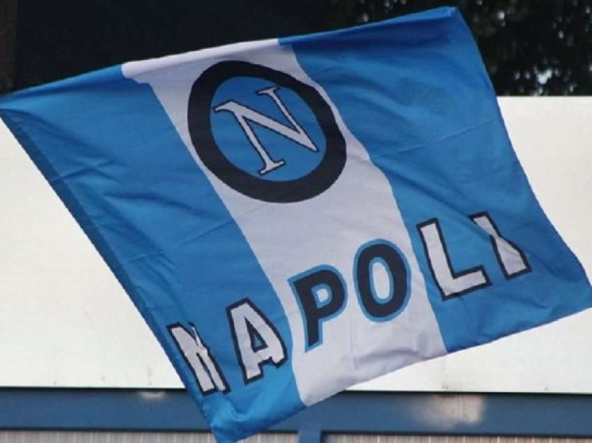 Napoli e konfirmon transferimin e mbrojtësit të Manchester United