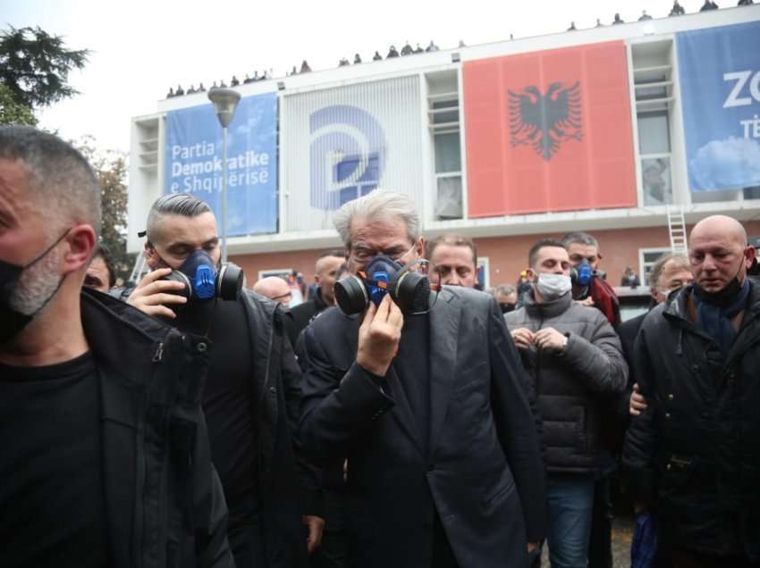 Prapaskenat/ Një telefonatë mbylli protestën e Sali Berishës?! Çfarë ndodhi gjatë tentativave për t’u rikthyer në PD