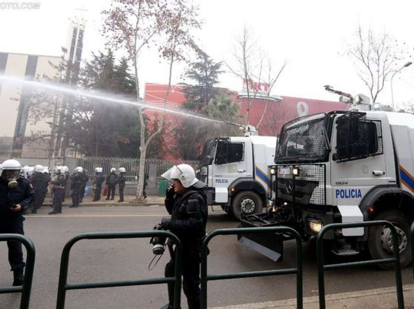 Protesta e Berishës, arrestohen 34 persona, procedohen penalisht 18 të tjerë