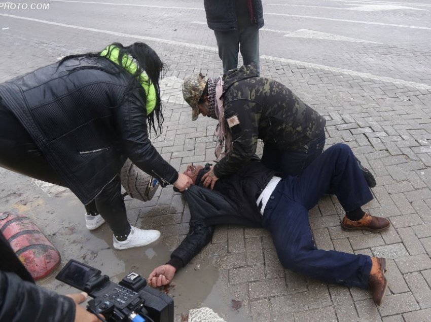 Hoxha: Të gjithë të plagosurit janë protestues, asnjë nga mercenaret e Bashës, apo policia