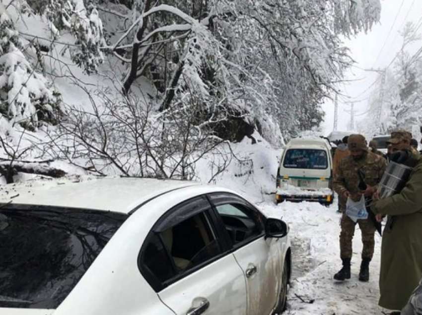 44 viktima mes tyre fëmijë dhe dhjetëra të lënduar nga moti i keq në Pakistan