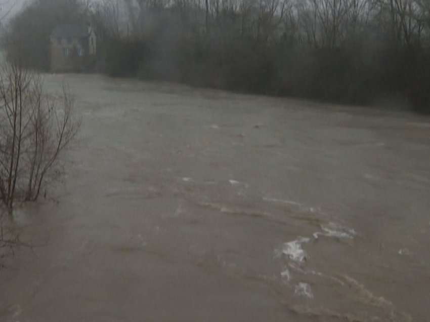 Alarm në Francë për përmbytje/ “Meteo France” parashikon një mot ekstrem me reshje të forta shiu