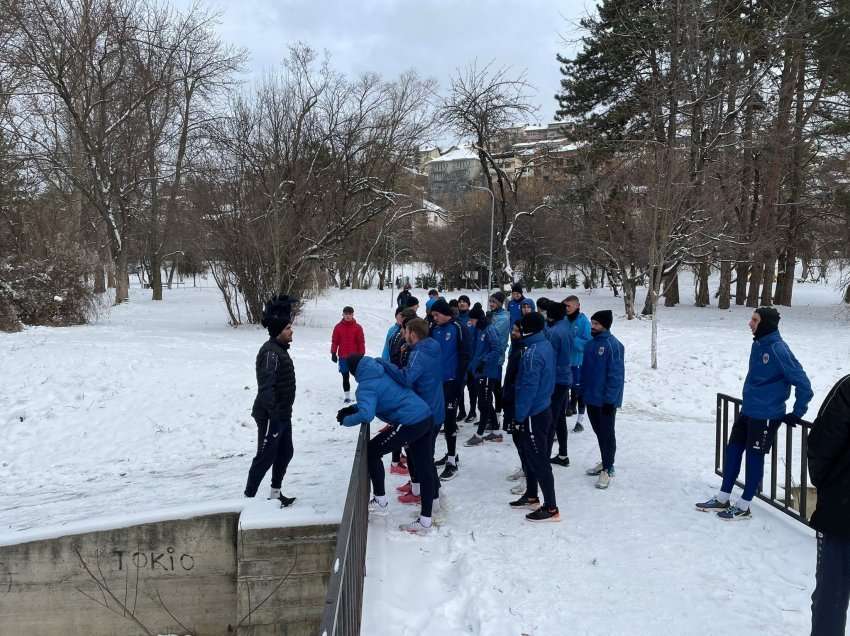 Prishtina përgatitet nëpër borë! Ja të gjitha largimet