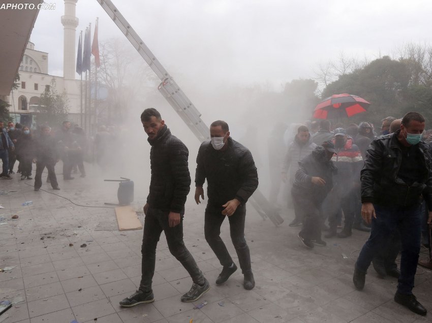 “Po shoqëroja nipin në Rinas”/ Ja çfarë deklaruan në prokurori shtetasit e Kosovës e arrestuar për protestën e 8 janarit