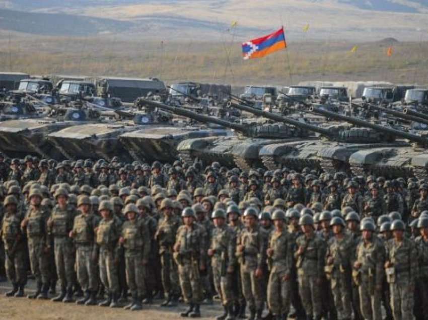 Armenia dhe Azerbajxhani me akuza të ndërsjella për luftimet në kufi