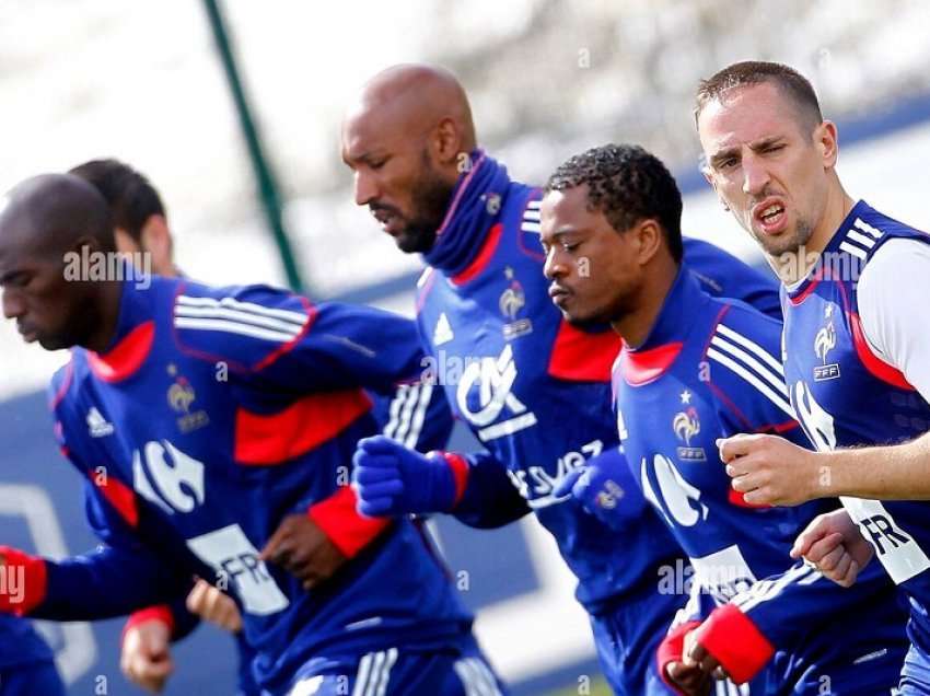 Evra: Anelka e përzuri…