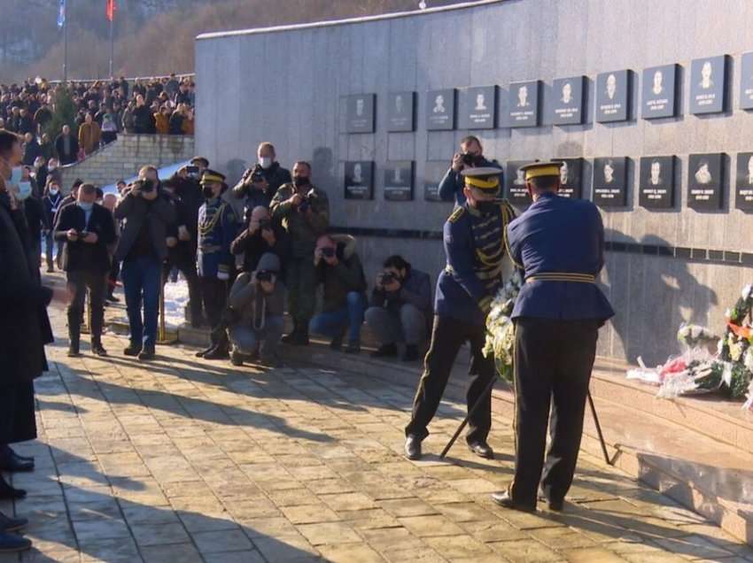 Hovenier: Askush nuk duhet të harrojë ose mohojë atë që ndodhi në fshatin Reçak në vitin 1999