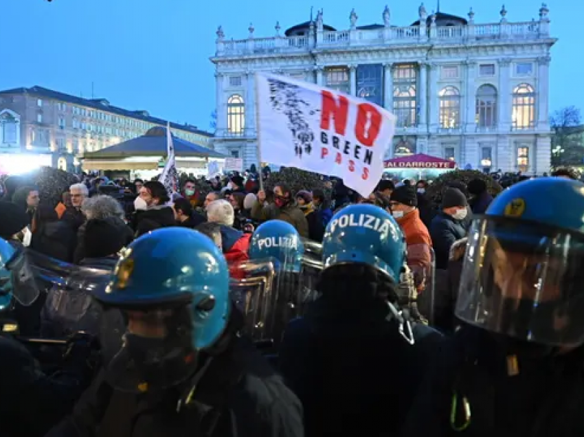 Infermierja italiane që bënte vaksina të rreme Covid për skeptikët, arrestohet