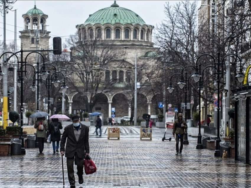 Bullgaria shton vende të tjera në “listën e kuqe” të COVID