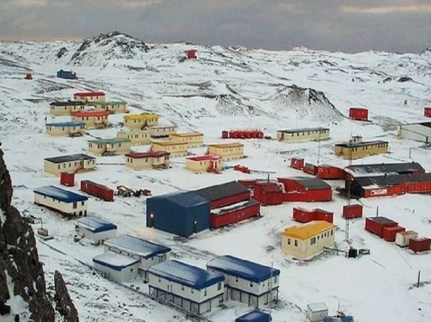 Kërkesë e pazakontë/ Qyteti u kërkon njerëzve të heqin apendicitin përpara se të lëvizin