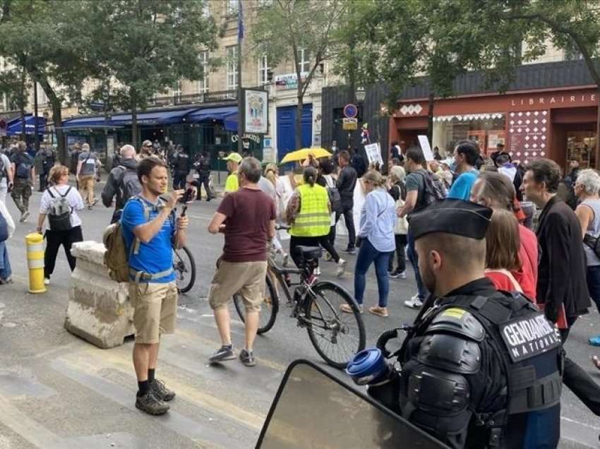 Franca regjistron mbi 102 mijë raste të reja me COVID-19