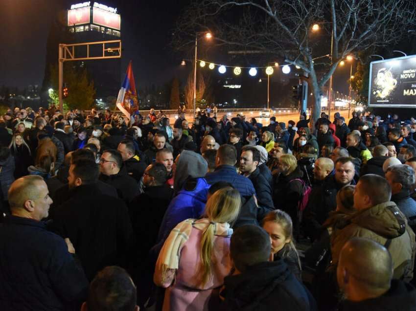 Protestohet para qeverisë në Mal të Zi, kërkohet largimi i Abazoviqit