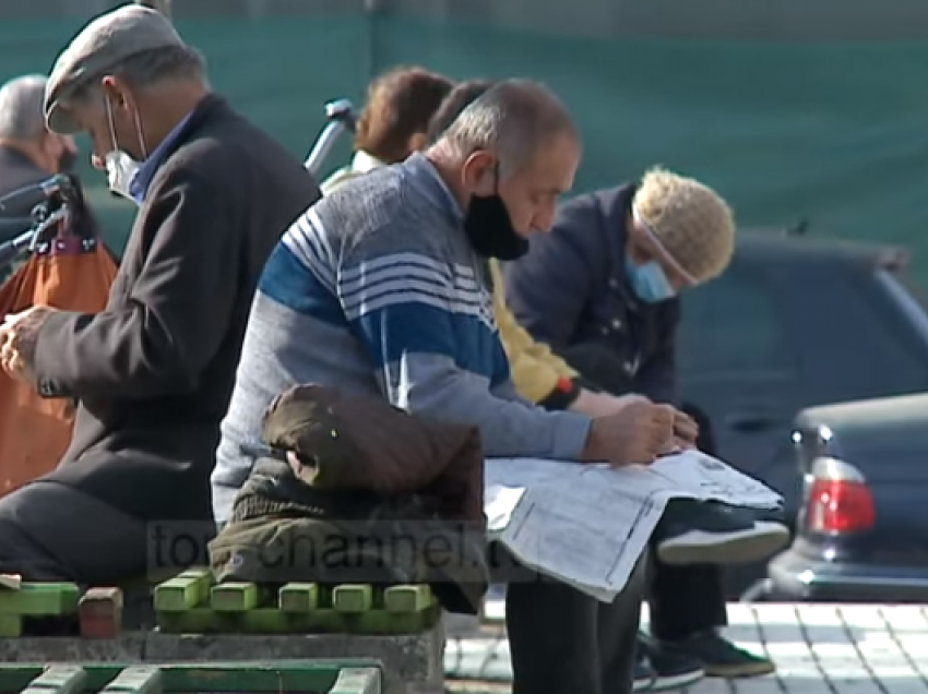 Skema e pensioneve, e rrezikuar/ Po shtohen të moshuarit, më pak të rinj që paguajnë kontribute