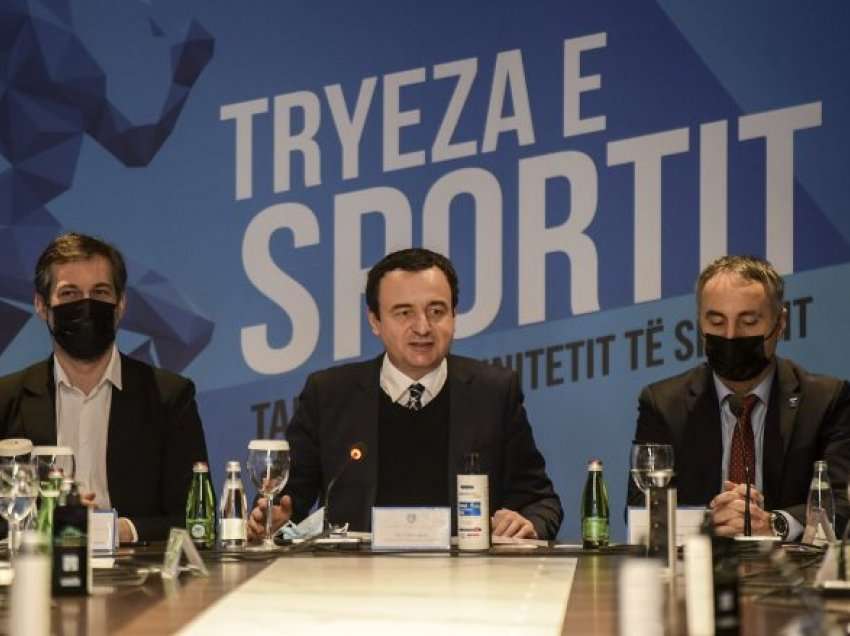 Kryeministri Kurti në takim me komunitetin sportiv