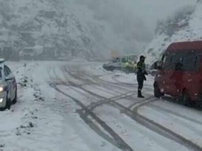 Hapet rruga e Arbrit, thirrje që shoferët të bëjnë kujdes