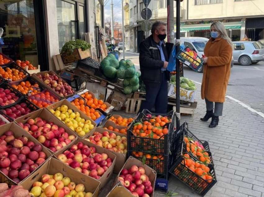 Rahovec, inspektorët komunalë ndalojnë ekspozimin e mallrave nëpër trotuare