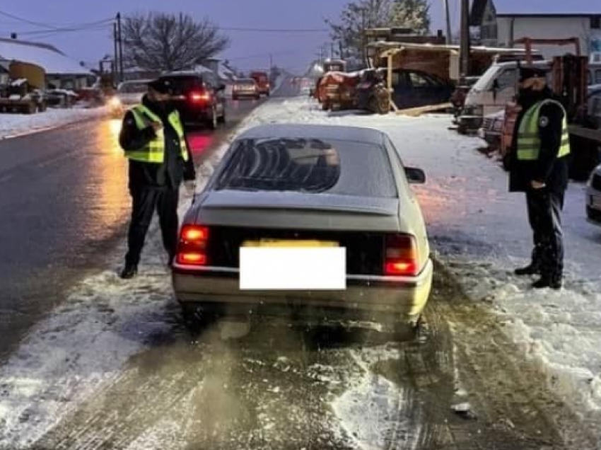 Vazhdojnë patrullimet e policisë për ngritjen e sigurisë në trafik dhe parandalimin e përhapjes së COVID-19