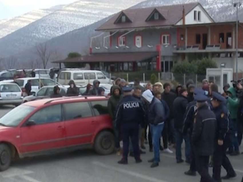 Tri doza vaksine për të hyrë në Kosovë, protestë në Morinë: Boll s’e kemi parë njëri-tjetrin për 40 vjet