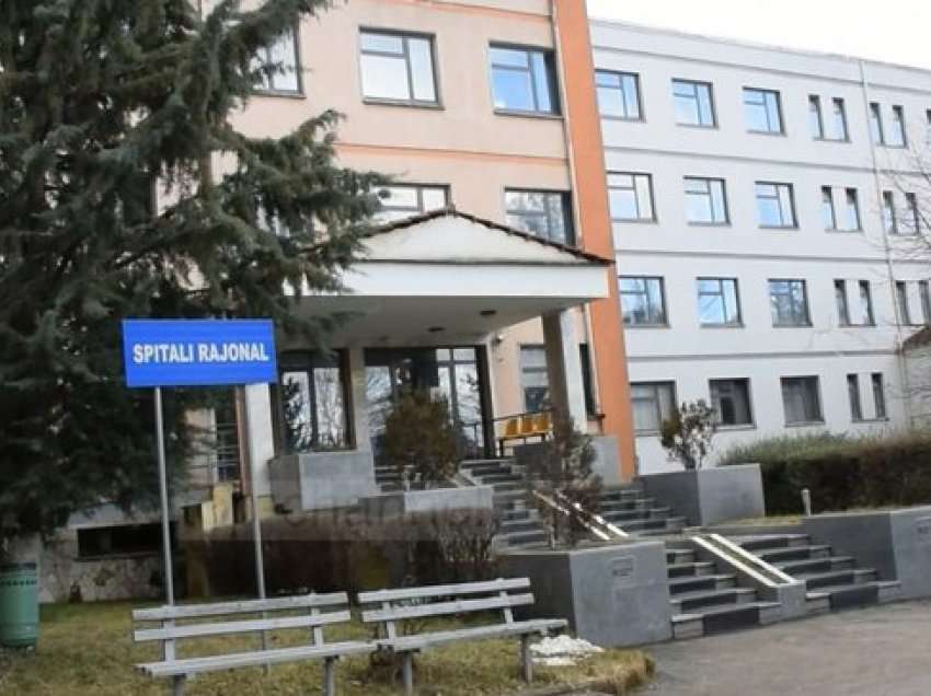 Korçë, 19-vjeçari përfundon në spital me plagë thike, dyshohet se u plagos në sherr