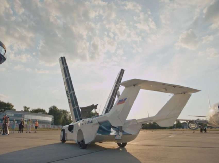 Sllovaki, makina fluturuese AirCar më pranë realitetit