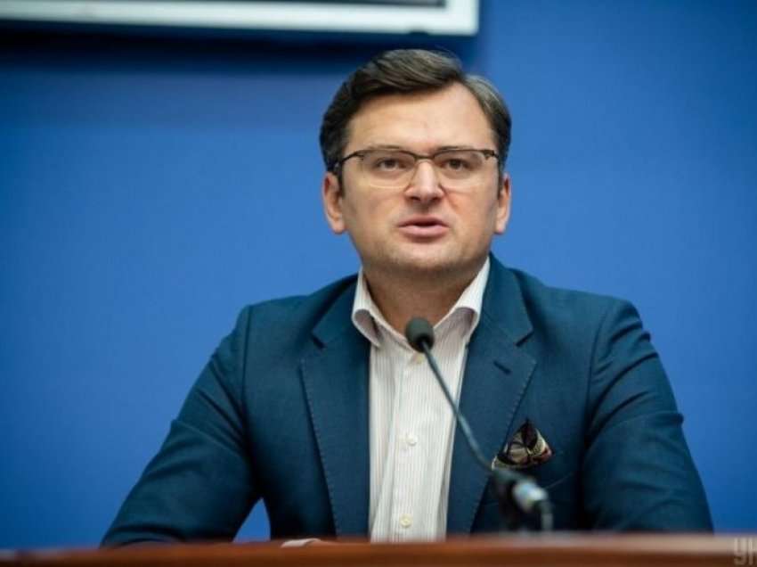 Ukraina thotë se grumbullimi i trupave ruse po vazhdon