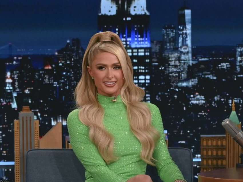 Paris Hilton sapo propozoi trendin e këpucëve të 2022-shit, por duhet guxim ‘i çmendur’