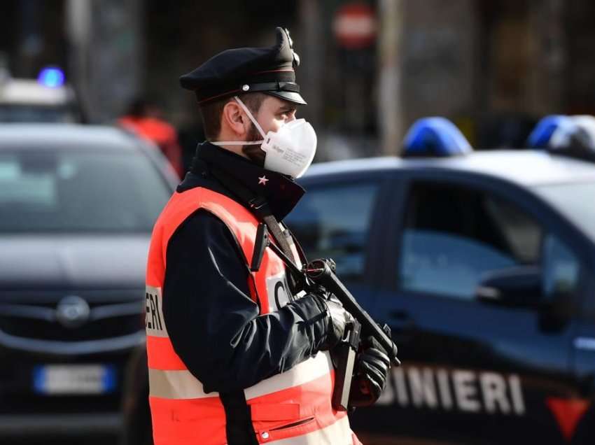 Sherr masiv mes shqiptarëve dhe rumunëve në Itali, 4 të plagosur/ Babai shqiptar i ngul thikën të riut që i lëndoi të birin