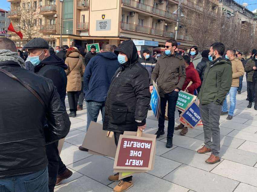 Protesta/ Ky është numri i qytetarëve të mbledhur në shesh