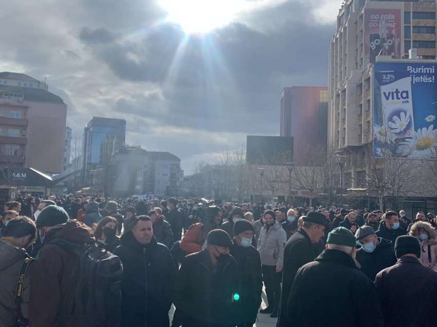 Edhe anëtarë të PDK-së në protestën e PSD-së