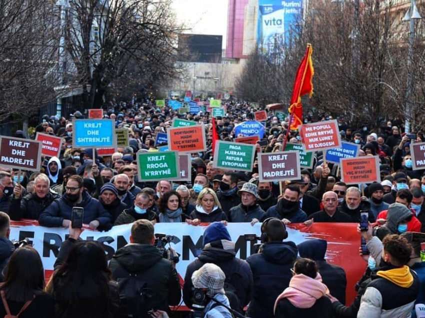 Tre policë të lënduar, paralajmërohen hetime pas protestës së PSD-së