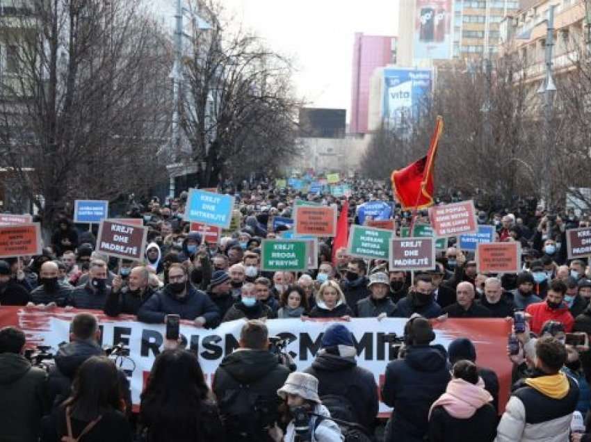 Hajnat në protestë!